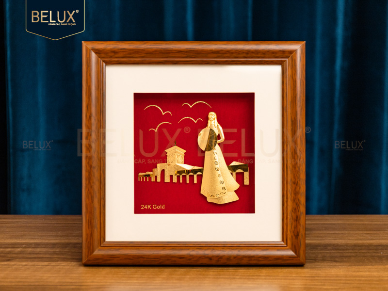 Tranh Duyên Dáng Việt Nam Dát Vàng 24k- 25x25cm